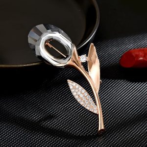 Design European Style Hollow-out Polo Crystal Brooch Luxury Elegant Graceful Versatile Exquisite Coat Women's Accessories