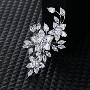 New Style Elegant Classic Zircon Flower Brooch Korean Fashion Plant Corsage Ladies Coat Suit Accessories Hot sale