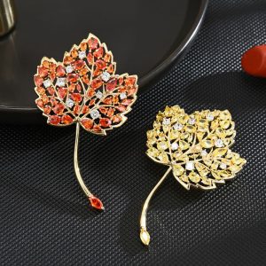 British Maple Brooch Women's Light Luxury Minority Design New Corsage Suit Coat Pin High-End Holiday Gift
