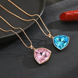 Ins Wind Net Red Style Adopts Austrian Imported Crystal Clavicle Necklace Plated Shield-Shaped Pendant Super Flash Ornament